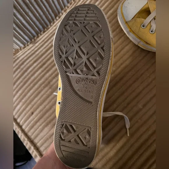 Yellow high top Converse size Mens size 8 - Picture 2 of 3